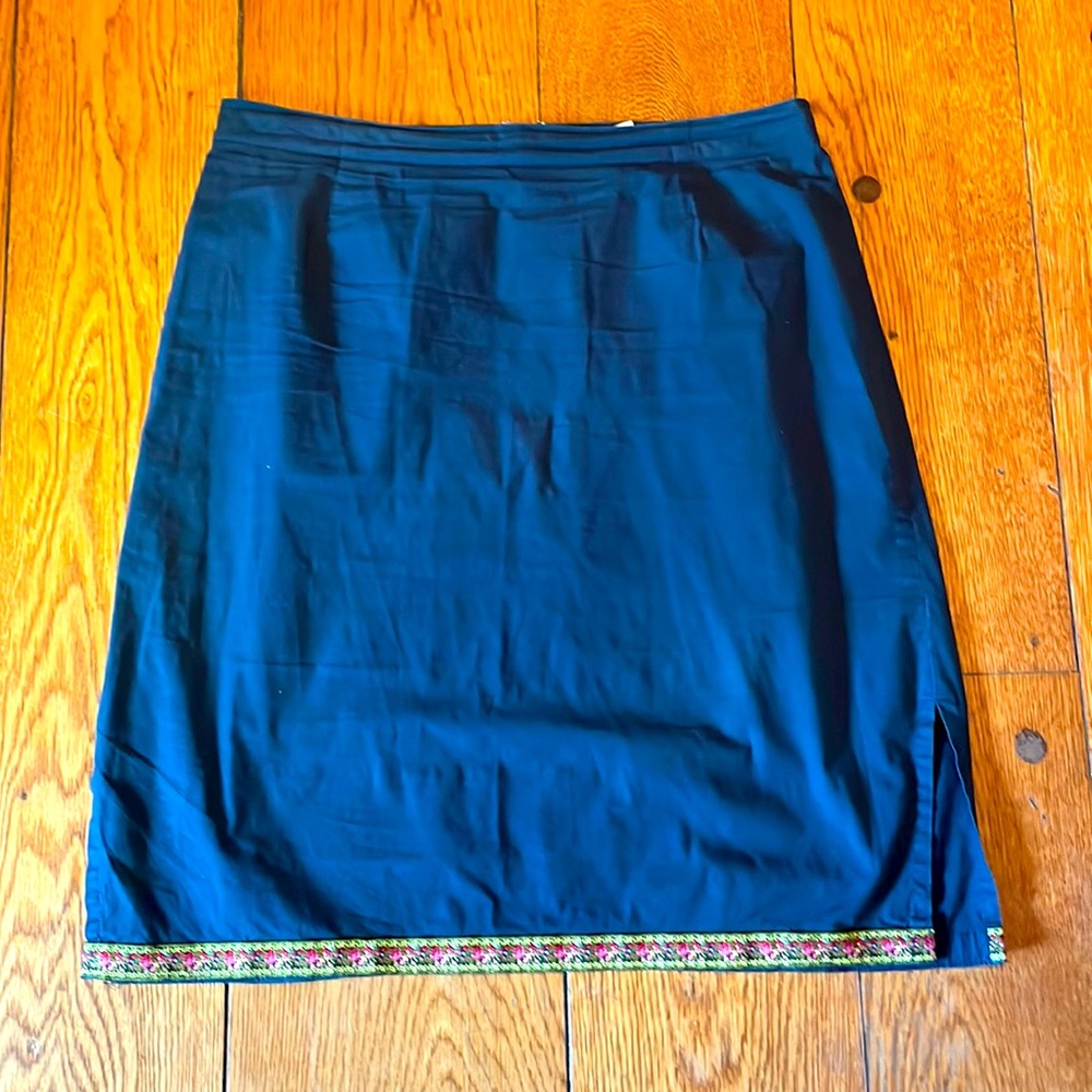 Women’s Super adorable Gap Factory skirt
Vintage. Size 10